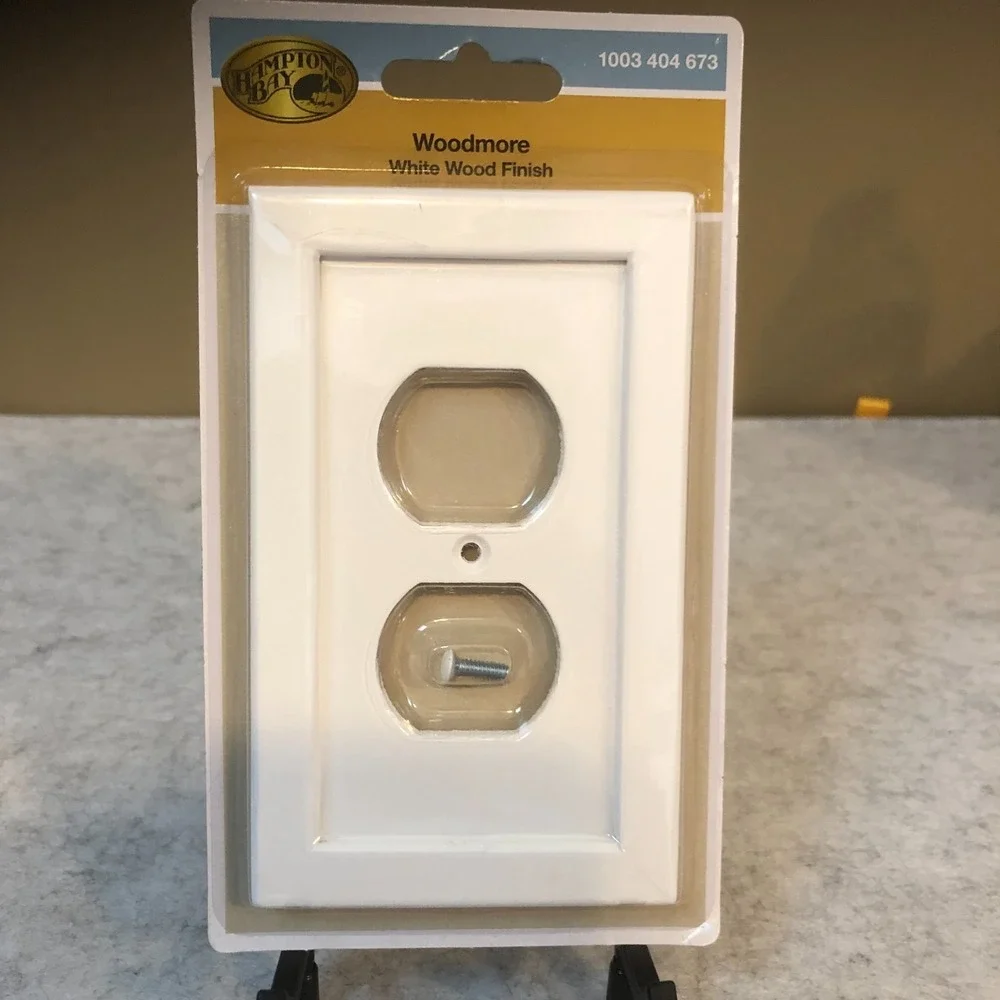 1 ~Hampton Bay Woodmore Single Gang Duplex Outlet Wall Plate White Wood NEW